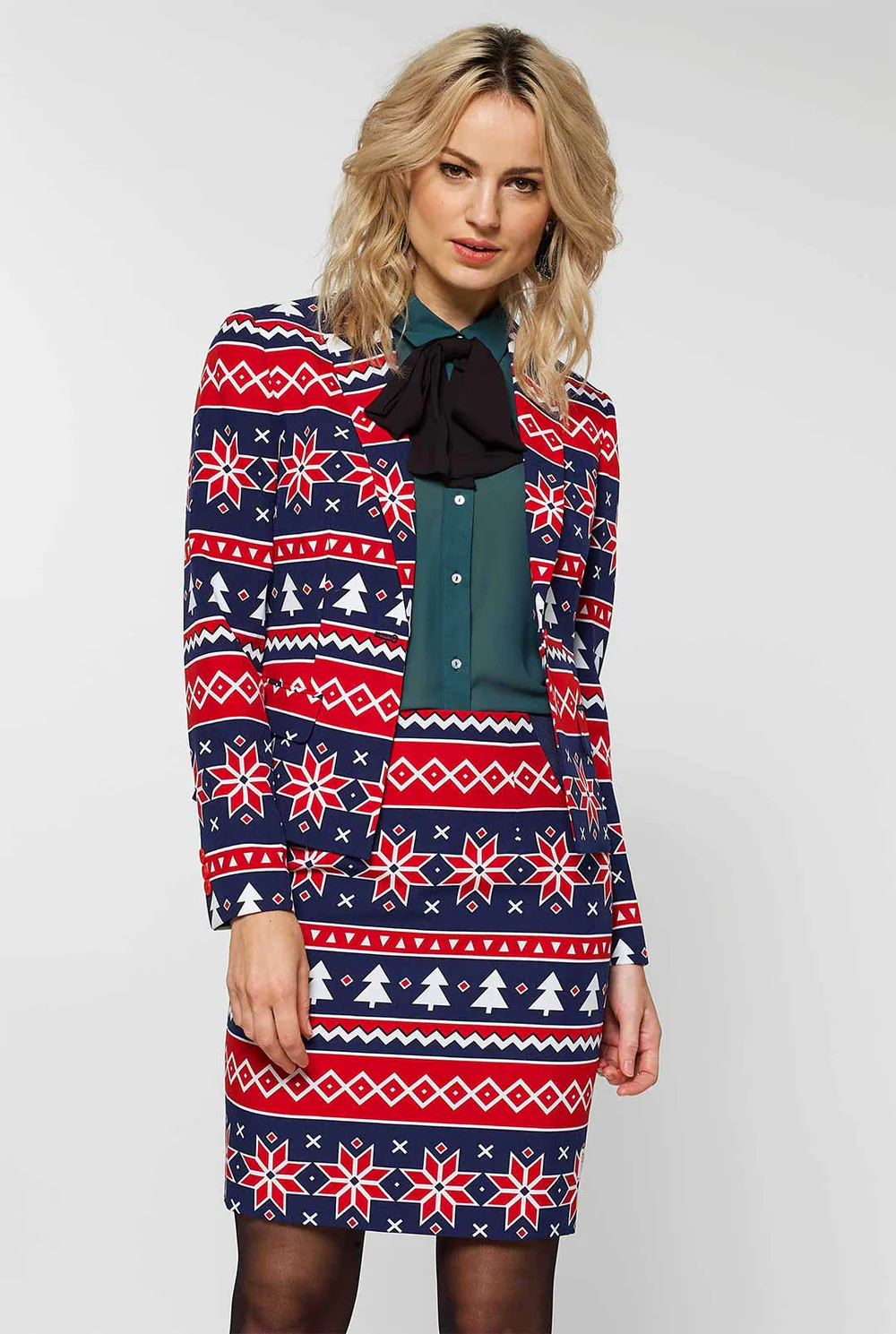 Womens Xmas Outfits Guide: Bold Holiday Style Tips