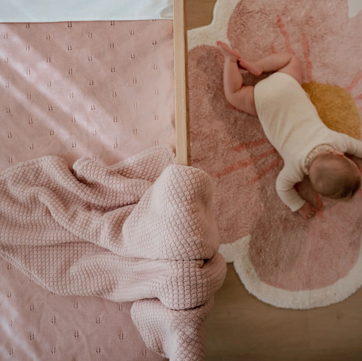 ledikant-deken-roze-essentials